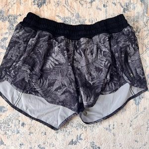 Lululemon tracker shorts